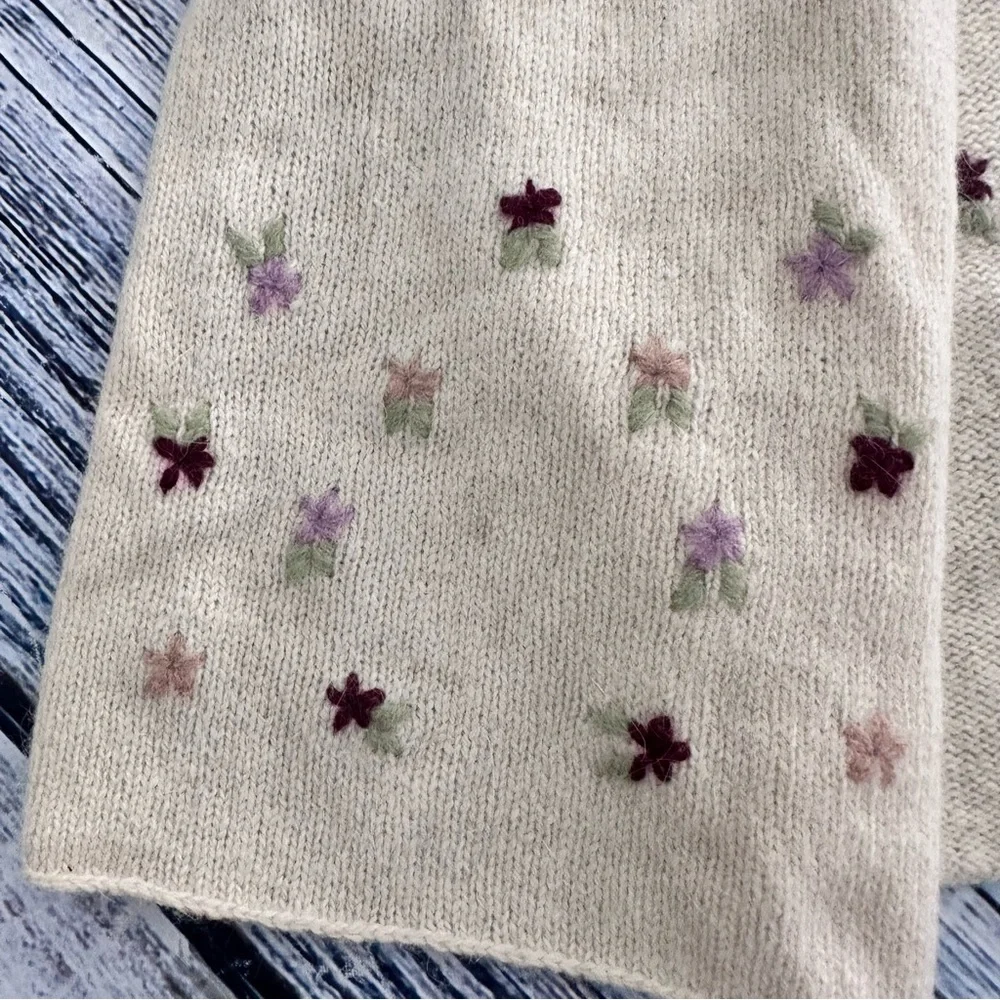 Vintage Y2K Wool Cream Scarf with Floral Embroidery
